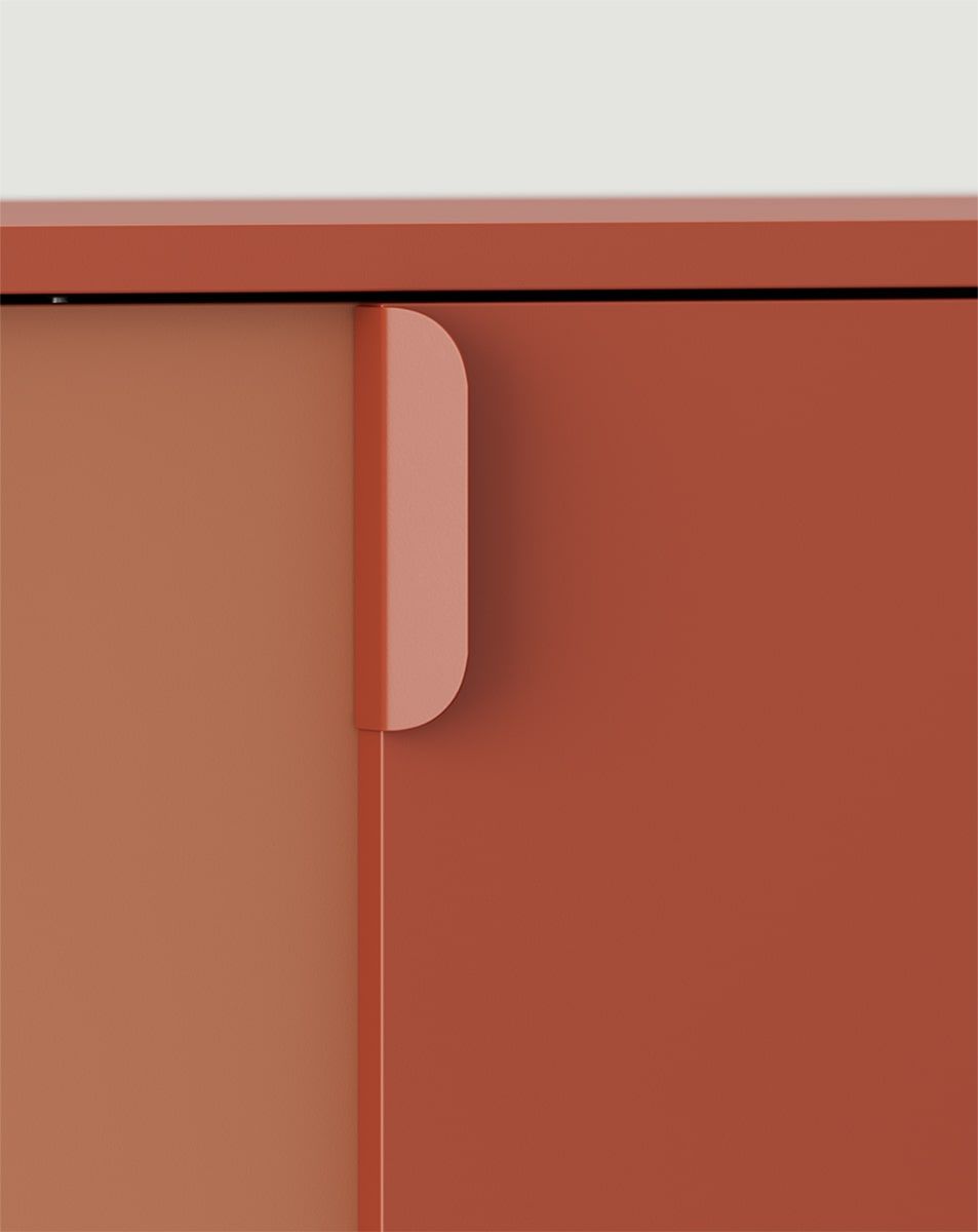 Comodă LAYERS LAY09
Culoare: Fiery Terracotta
Culoare față al doilea strat: Sahara Deep
Mâner: mâner LAYERS 110 Fire Terracotta
